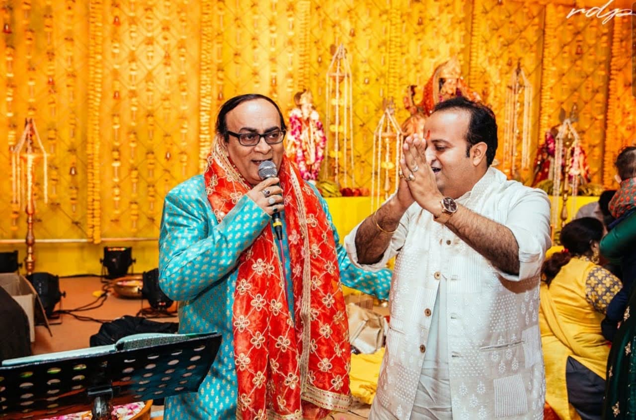 Rajeev G performing at a Mata Ki Chowki